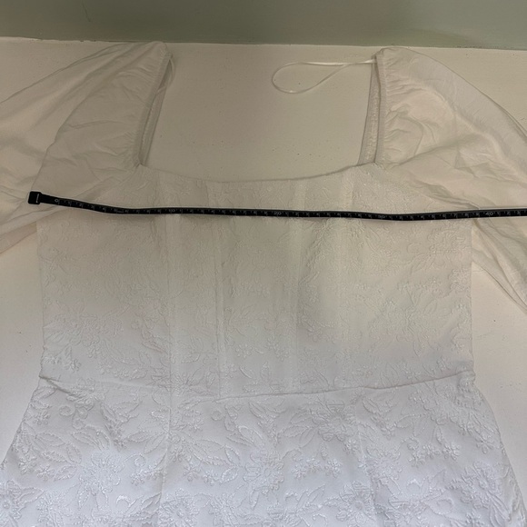 NWT White Bridal Dress with floral imprint, sleeves and small slit size Medium - Picture 5 of 14